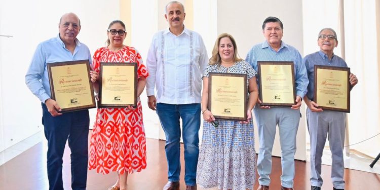 El gobernador Carlos Manuel Merino Campos reconoció a los integrantes del Comité Organizador de la Feria 2023