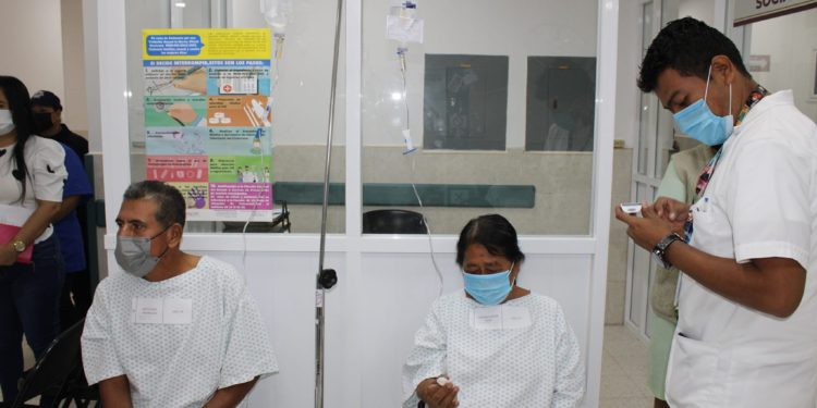 Realiza el Ayuntamiento de Balancán 25 cirugías de cataratas totalmente gratis