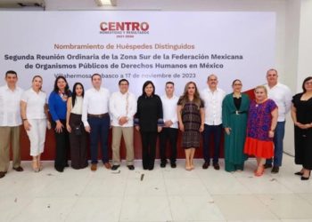 Yolanda Osuna entrega nombramiento de huéspedes distinguidos de la CEDH Zona Sur