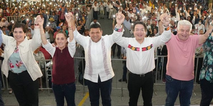 Militantes de Morena tabasqueños arropan a Claudia Sheinbaum en su gira