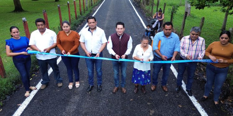 Gobierno de Cunduacán entrega obra en Huimango 1ra