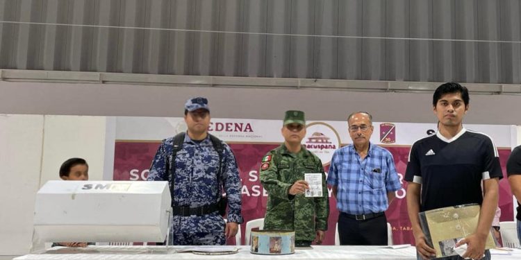 Gobierno de Macuspana y Sedena realizan sorteo del servicio militar nacional para la clase 2005 y remisos
