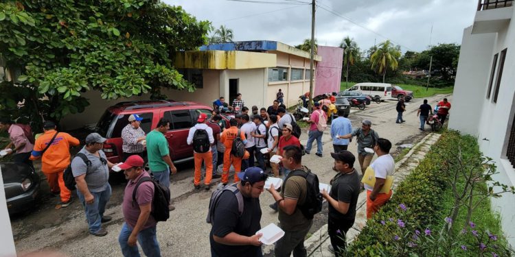 Denuncian por explotacion laboral a empresa que opera en la refinería de dos bocas