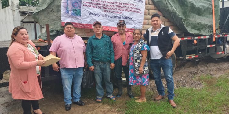 Gobierno de Jalapa continúa beneficiando a familias con entrega de cemento a bajo costo