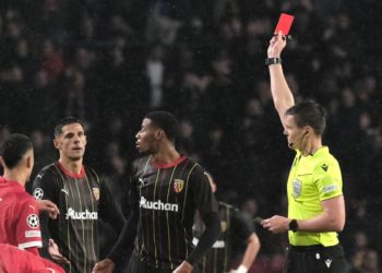 La IFAB recomienda expulsiones temporales en el futbol profesional