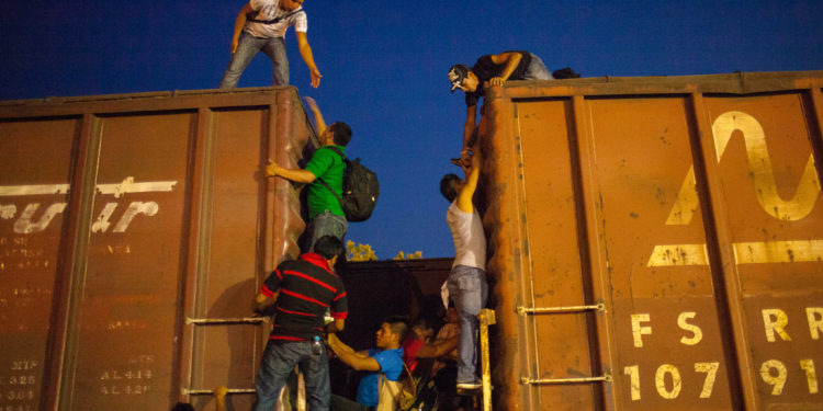 Migrantes fueron “disuadidos” de viajar de vagones para llegar a EU