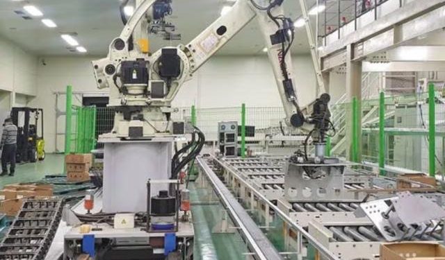 Muere empleado al ser aplastado por un robot industrial en Corea