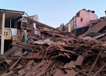 Sismo de magnitud 5.6 deja hasta ahora 157 muertes en Nepal; aceleran operaciones de ayuda y rescate