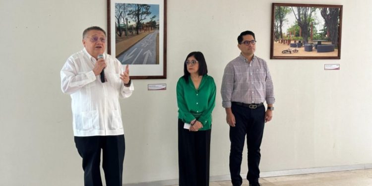 Inaugura Centro Exposición Fotográfica CAU22 en Aeropuerto Internacional de Villahermosa