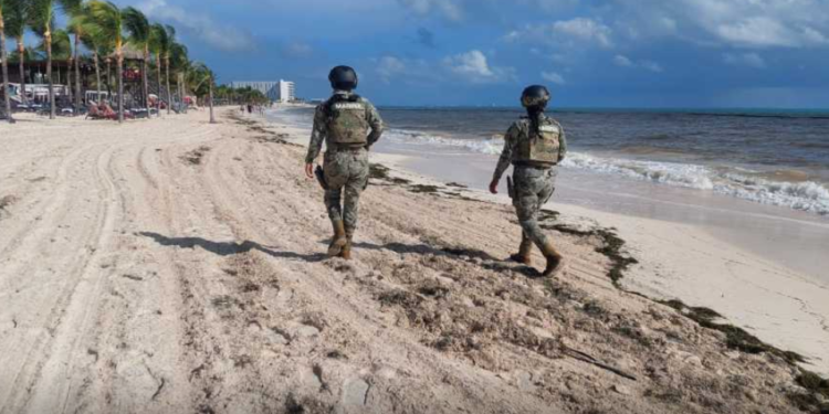 Personal naval aseguró dos paquetes de droga en Puerto Morelos