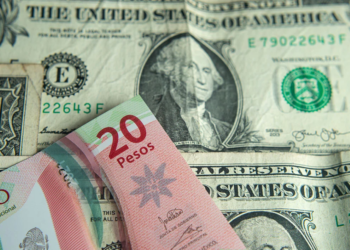 El peso mexicano retrocedió en el inicio de la jornada y dólar arranca en 17.36