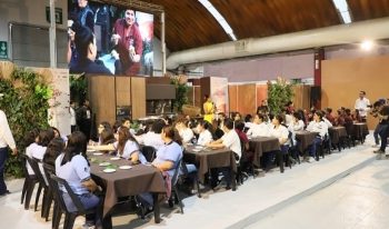 Dan oportunidad de participar a personas con discapacidad auditiva en el Festival del Chocolate 2023