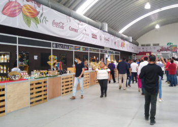 Aporta conocimiento “Banco del Cacao” en 12° Festival del Chocolate