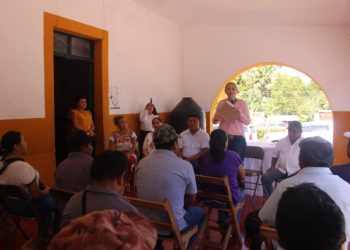 Verónica Camino Farjat escucha a mujeres y hombres de Popolá, Valladolid