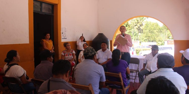 Verónica Camino Farjat escucha a mujeres y hombres de Popolá, Valladolid