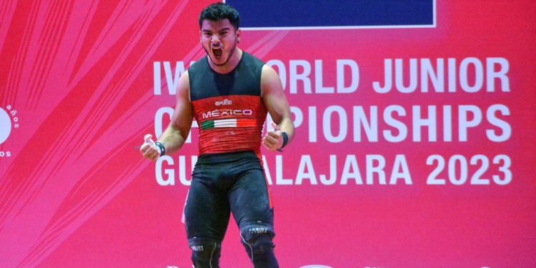 Herseleid Carrazco conquista bronce en el Campeonato Mundial Juvenil de halterofilia