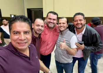 Toma curso Lenin Amaro de Enlace Empresarial de Morena en Quintana Roo