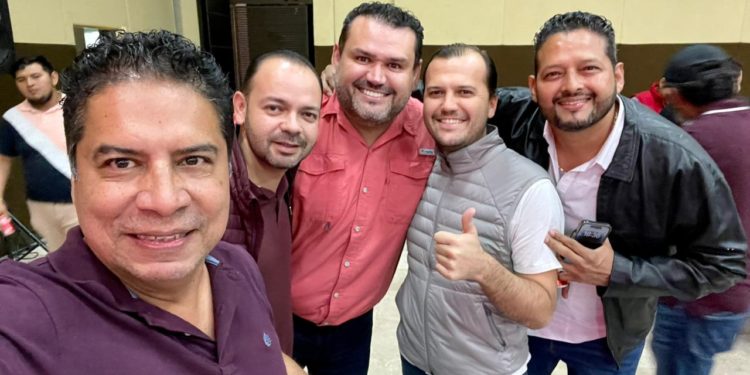 Toma curso Lenin Amaro de Enlace Empresarial de Morena en Quintana Roo