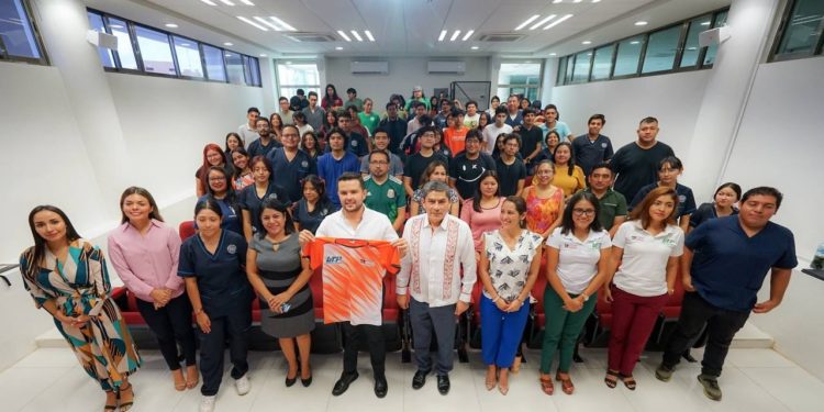 Jóvenes universitarios de Cancún se suman al bienestar: Pablo Bustamante