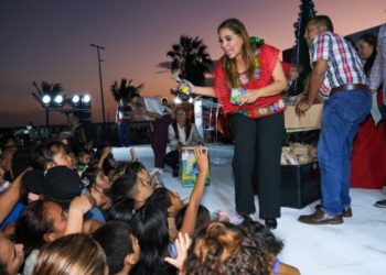 Lleva Mara Lezama la Navidad a Chetumal con encendido del árbol, pista de patinaje y las villas
