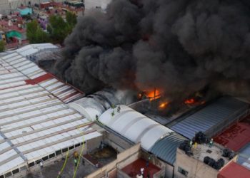 Incendio en bodega de Tepito es extinguida en su totalidad