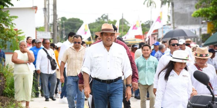 Javier May se reúne con militantes en Centla y pide no perder el tiempo en divisiones