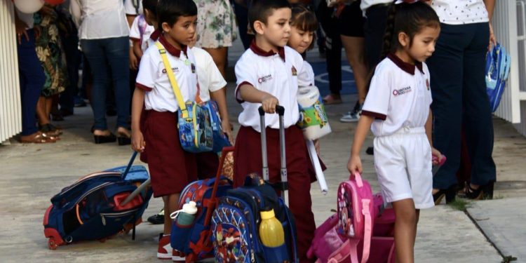 Un total de 474 mil 244 estudiantes de todos los niveles, disfrutarán de la suspensión de clases los días 2 y 3 de noviembre