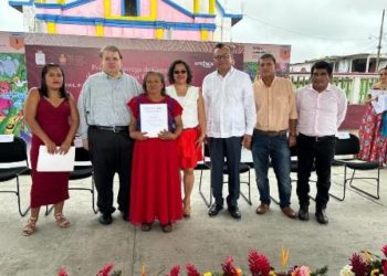 Entrega IEAT 40 constancias de alfabetización a hablantes de lengua Yokot´an