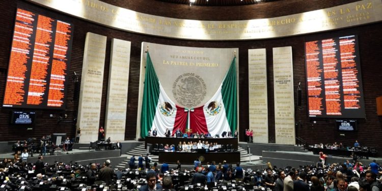 Fallece trabajador en el interior de la Cámara de Diputados; fue encontrado después de 2 días