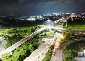 Inaugura el Gobierno de Centro alumbrado con súper postes en el distribuidor vial La Pigua