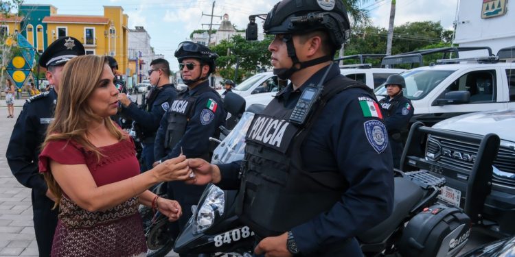 Refuerza Mara Lezama seguridad en Solidaridad con entrega de nuevas patrullas