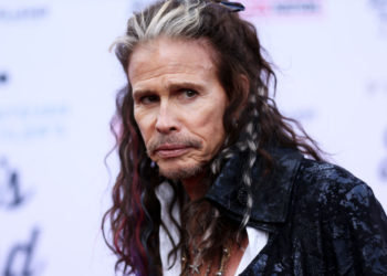 Steve Tyler, vocalista de la banda Aerosmith es demandado por agresión sexual