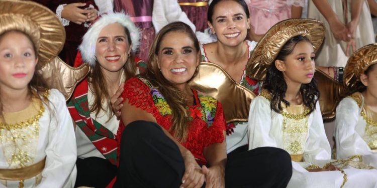 Autoridades y familias chetumaleñas disfrutan del inicio de las actividades Decembrinas