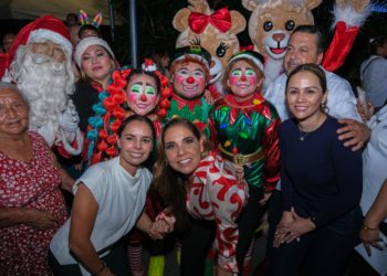 Unen Ana Paty Peralta y Mara Lezama con iluminación navideña a Cancún