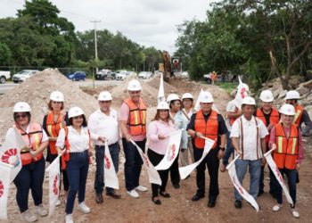 Emprende gobierno de BJ obra de mejoramiento vial en avenida Heberto Castillo