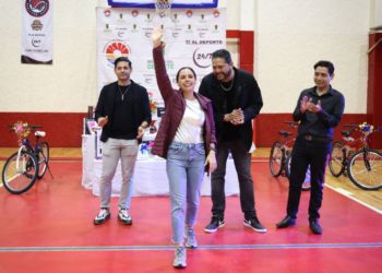 Celebra Ana Paty Peralta con promotores deportivos