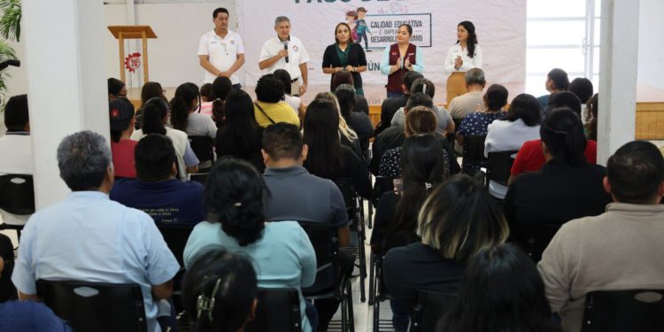 Entrega gobierno municipal primer pago de becas del ciclo escolar 2023-2024