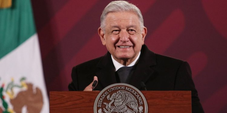 AMLO anuncia intensificación de control migratorio tras visita de comitiva de EU a México