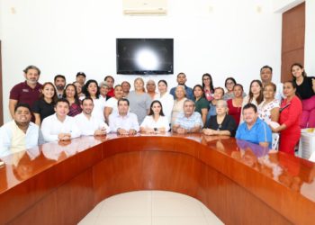 Ana Paty Peralta se reunión con los integrantes del Comisariado de Bonfil
