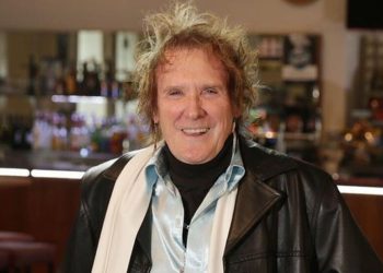 Fallece Colin Burgess, primer baterista de la banda AC