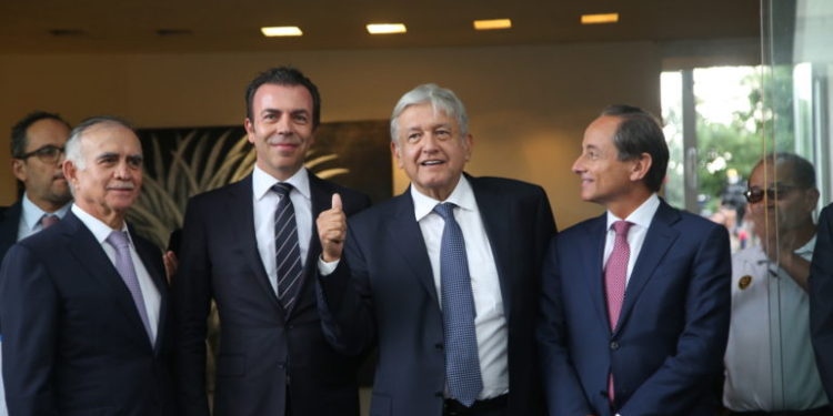 Andrés Manuel López Obrador, se reunió con los integrantes del Consejo Mexicano de Negocios en el Club de Empresarios