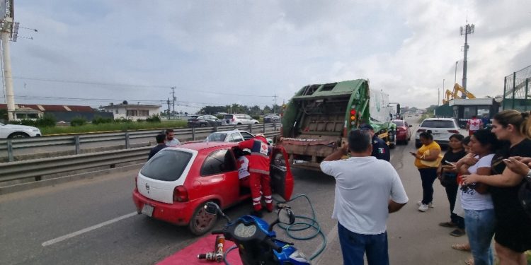 Automovilista pierde la vida tras chocar con camión recolector en la carretera Cárdenas- Villahermosa