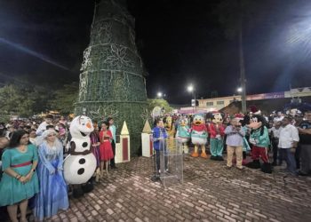 Cunduacán se ilumina de espíritu navideño