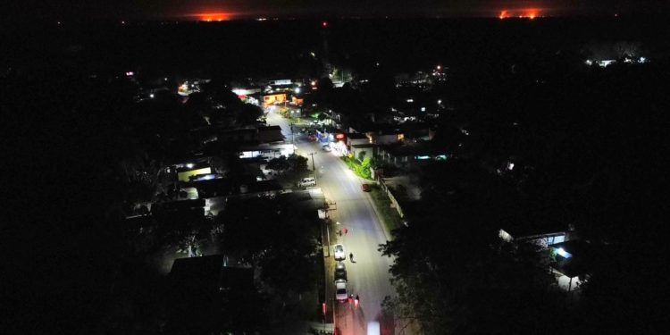 Instala Centro 349 luminarias en cuatro localidades de las Ras. Río Tinto y Guineo