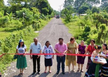 Julio Gutiérrez inaugura obra de pavimentación en la Colonia “El Tarro” de la Villa Tepetitán, Macuspana