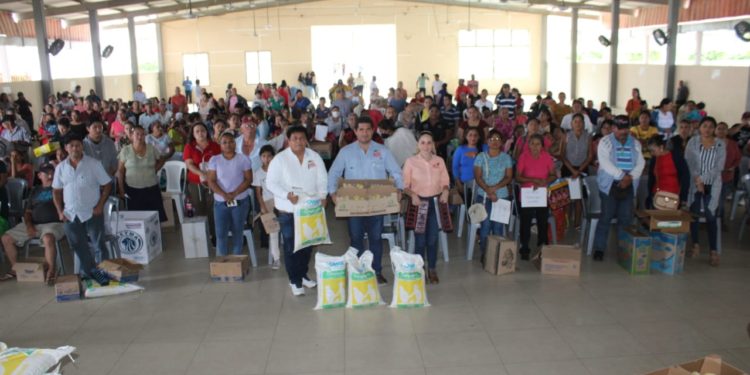 Entrega Alcalde de Jalapa 400 paquetes de pollitos de engorda en beneficio de 400 familias