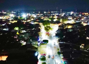 Macuspana instala nueva infraestructura para optimizar la iluminación en la calle Niños Héroes de la cabecera municipal