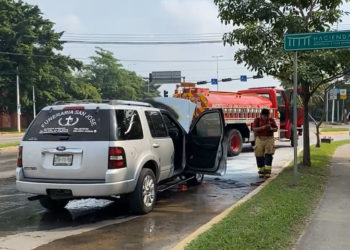 Incidente en el Periférico: Carroza que transportaba un ataúd se incendia