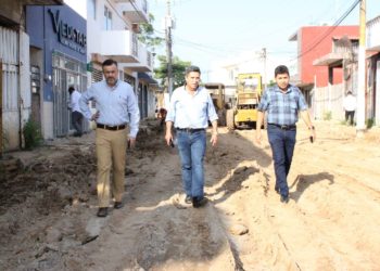 SOTOP supervisa trabajos de la obra de pavimentación con concreto hidráulico de la calle Lerdo de Tejada en Macuspana