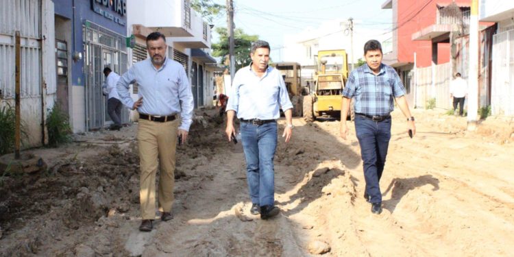 SOTOP supervisa trabajos de la obra de pavimentación con concreto hidráulico de la calle Lerdo de Tejada en Macuspana